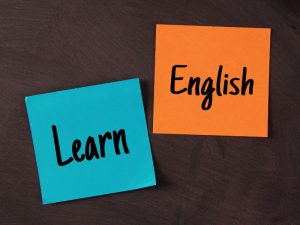 Điểm chuẩn ngành Ngôn ngữ Anh của các trường TPHCM năm 2023 là bao nhiêu?